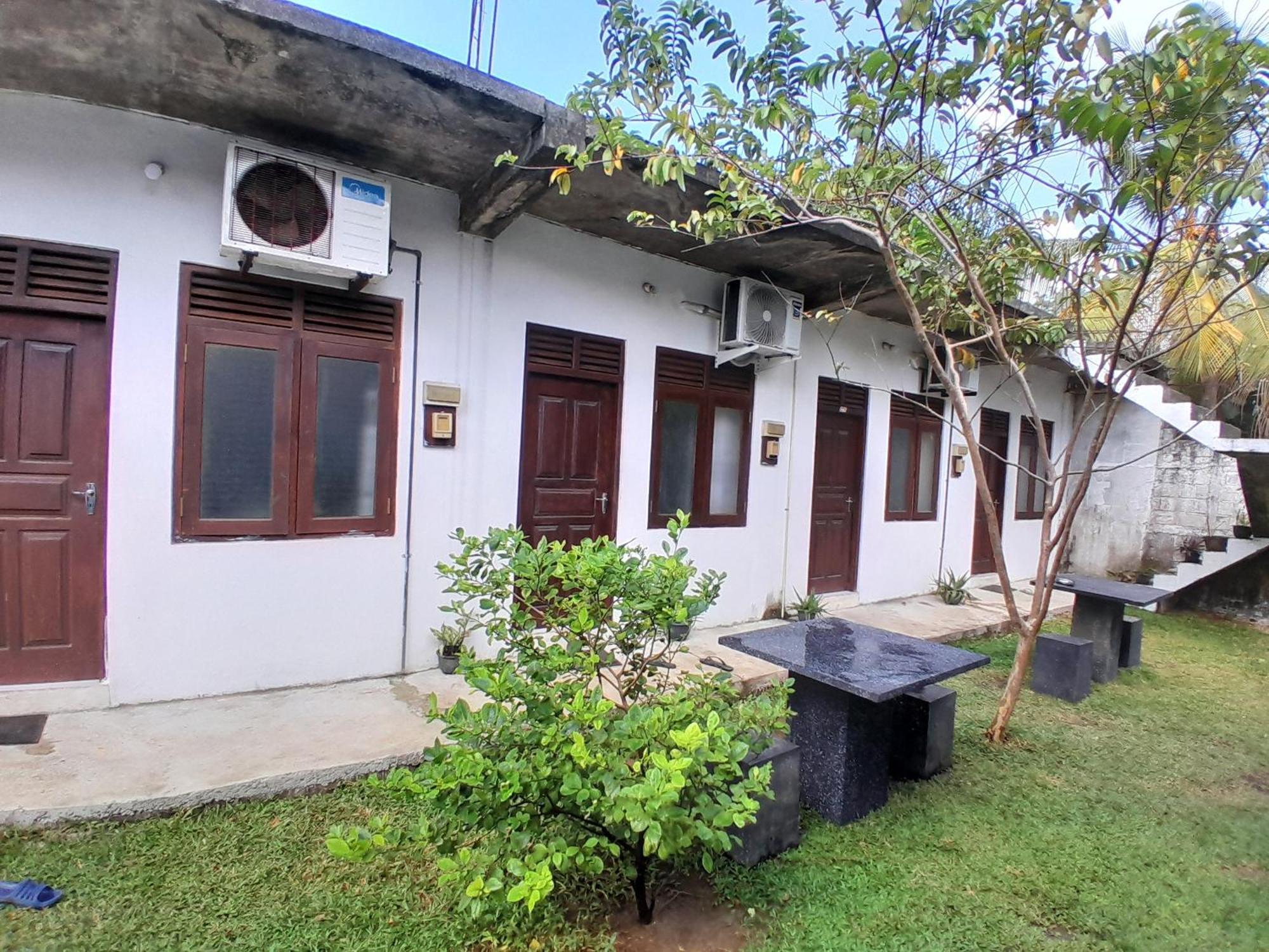 Villa 64 Katunayaka Екстериор снимка
